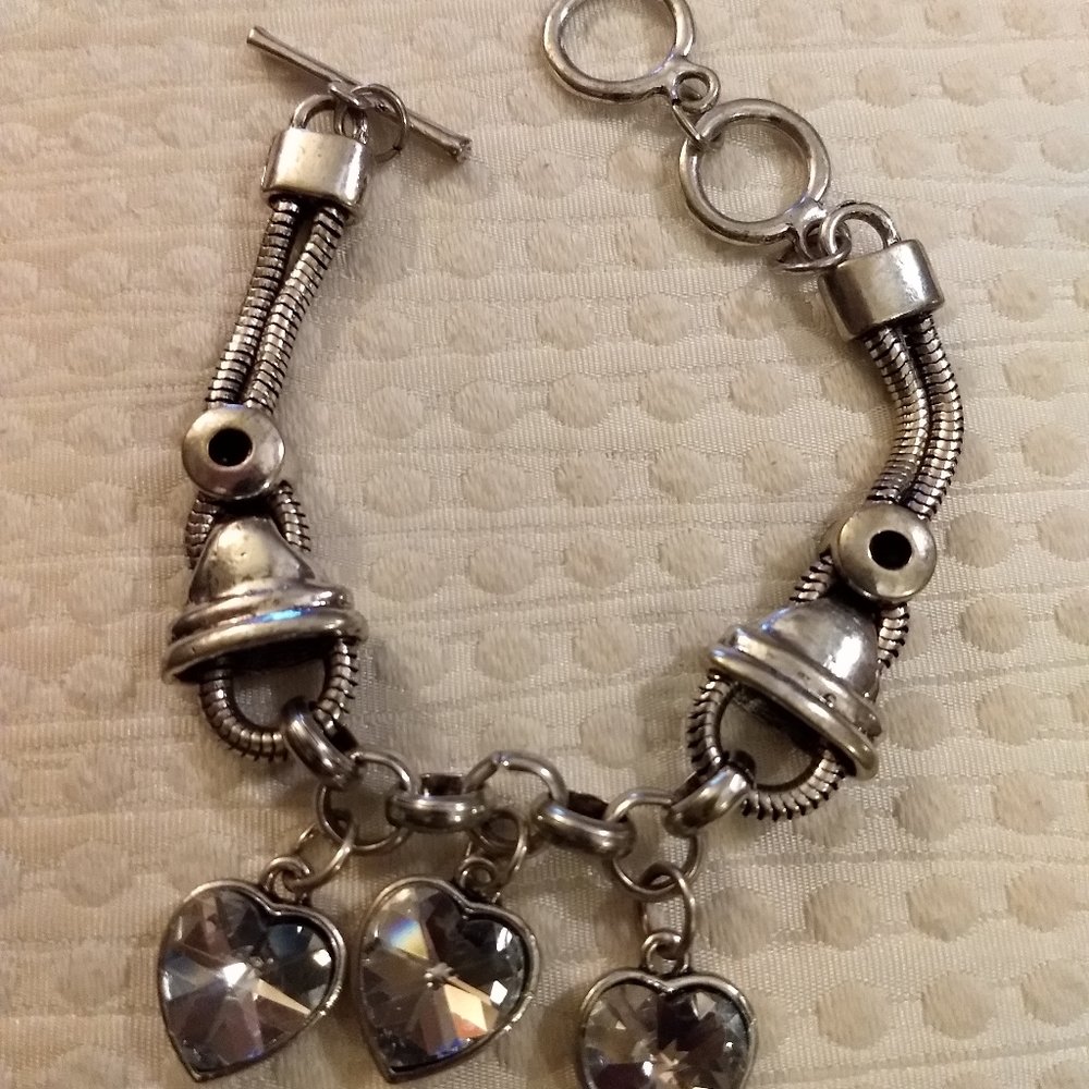 Beautiful Three Heart Bracelet - Picture 4 of 4